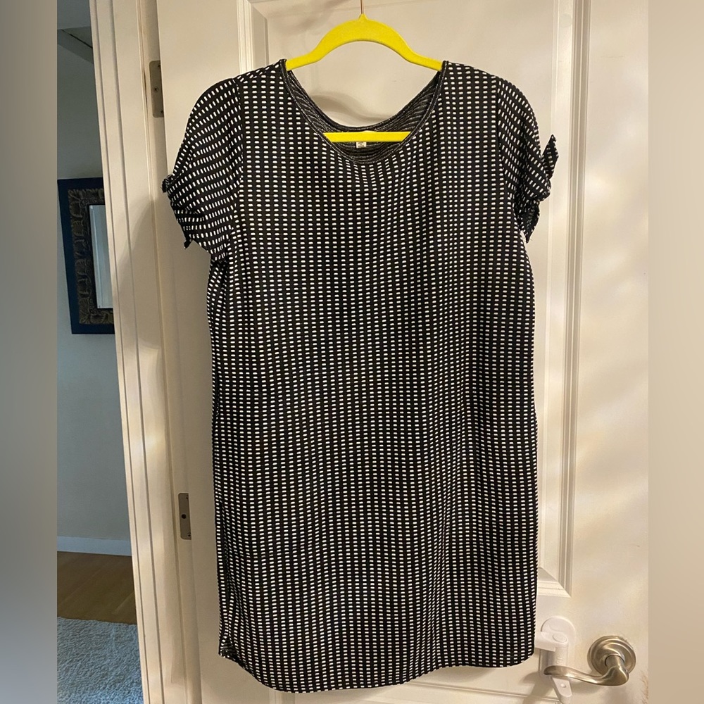 Max Studio black and white shift dress